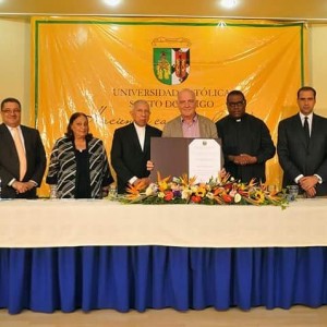 Reconocimiento Alcantara en Univ. Catolica Santo Domingo